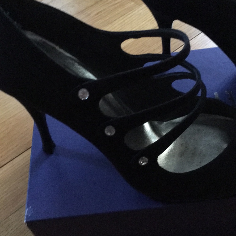 Shoes - Picture 2 of 4